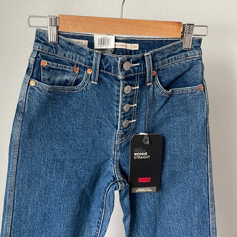 Levi’s Premium Wedgie Straight 24x26 NWT